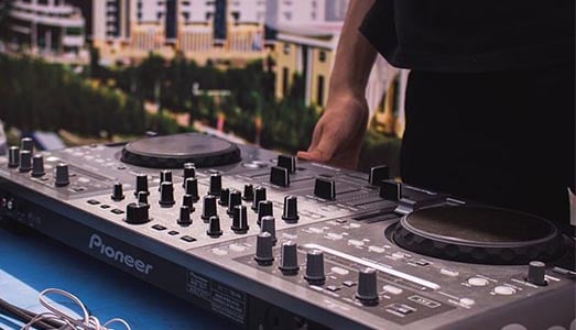 DJ controllers vergelijken
