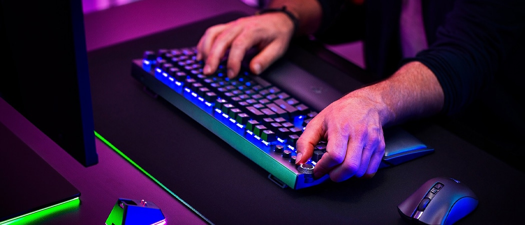 Een draadloos mechanisch toetsenbord met RGB